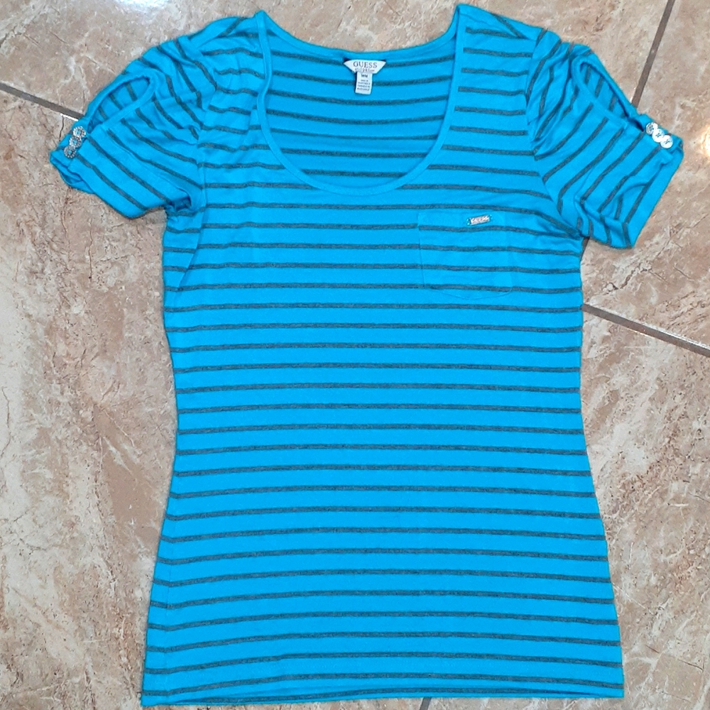Lovely Guess Tshirt with gorgeous colors